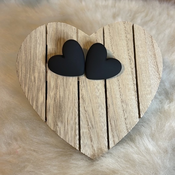 FREE✨Oversized Love Stud Earrings 🖤 - Picture 8 of 8
